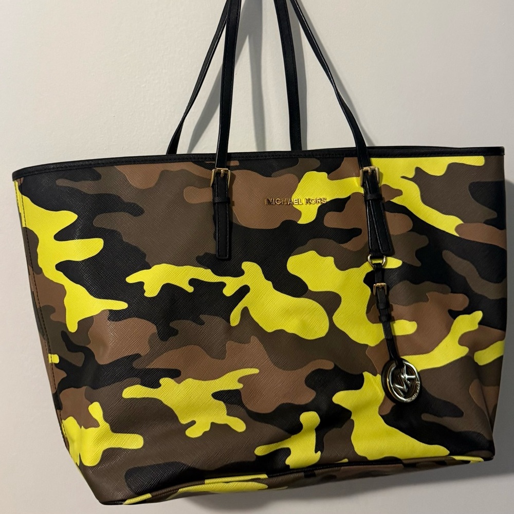 Michael Kors Jet Set Large Lemon Camo Tote